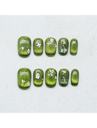 Painted Gardenia Cat-Eye Nail Art