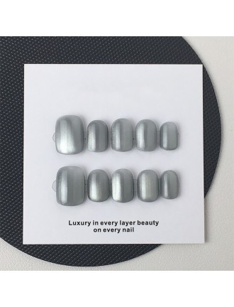 Silver Gray Cat Eye Nail Art